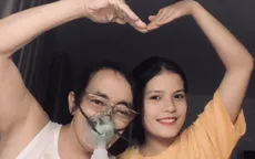 Nghệ sĩ Giang còi thở oxy vẫn vui vẻ xuất hiện bên con gái