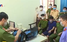 Đối tượng vận chuyển ma túy cố thủ trên ô tô, rút súng chống trả khi bị vây bắt