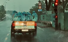 Bất kể nắng mưa, họ vẫn ngày ngày đi khắp các nẻo đường vì sự bình an của thành phố