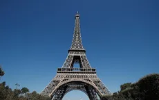Tháp Eiffel đón du khách trở lại sau thời gian dài đóng cửa