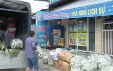 TP Hồ Chí Minh: Chợ đóng, gia tăng nguy cơ lây lan dịch bệnh từ xe trả hàng dọc đường