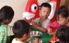 "Bố nuôi, mẹ nuôi" và những bữa cơm ấm lòng trẻ vùng biên