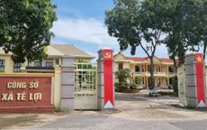 Cách chức 4 lãnh đạo xã đánh bài trong trụ sở
