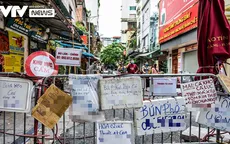 Đi chợ thời giãn cách: Đứng ở rào chắn, "alo" là có hàng