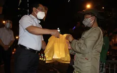 Trao túi an sinh cho người dân gặp khó khăn theo phản ánh qua "đường dây nóng"
