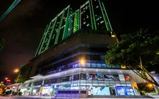 Dựng hàng rào thép gai tạm thời phong tỏa chung cư cao cấp Artemis số 3 Lê Trọng Tấn