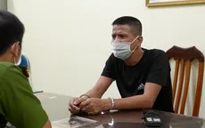 Khởi tố đối tượng không đeo khẩu trang, "thượng cẳng chân" với lực lượng phòng dịch
