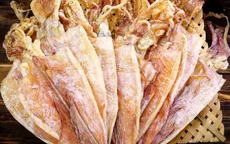 Mực khô giá rẻ “giật mình” trên chợ mạng, có nên mua không?