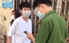 Nam thiếu niên chống đối, lăng mạ công an tại chốt kiểm dịch