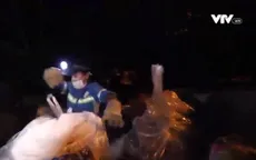 Nỗi sợ của công nhân môi trường khi thu gom rác ca đêm
