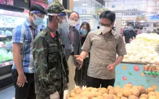 Phó Thủ tướng kiểm tra việc chuẩn bị hàng hoá của siêu thị tại TP Hồ Chí Minh
