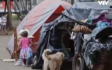 Đại dịch khiến nhiều người Brazil phải lựa chọn "cơm ăn hay chỗ ở"