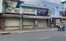 Hàng quán ở TP Hồ Chí Minh cửa đóng then cài, kêu khó với quy định