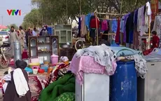 Thiếu tiền, người dân Afghanistan phải mang đồ dùng ra chợ bán