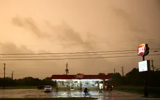 Bão Nicholas mang theo mưa lớn đổ bộ vào vùng ven biển Texas, Louisiana