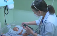 Hành trình tìm người thân cho trẻ bên trong bệnh viện điều trị COVID-19