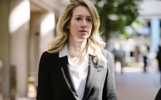 Elizabeth Holmes, tỷ phú một thời và là con cưng của giới truyền thông, ra hầu tòa