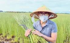 Phóng viên Minh Tây 3 tháng "kẹt" ở Huế cùng Việt Nam thức giấc