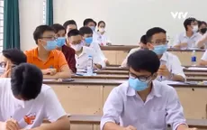 Sức nóng mùa xét tuyển 2021: Người vỡ òa niềm vui, người trốn trong góc phòng ôm buồn bã