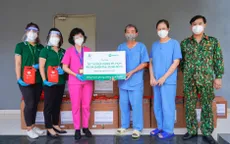 Trao tặng hàng ngàn sản phẩm vệ sinh mũi họng cho các bệnh viện tuyến đầu ở TP Hồ Chí Minh