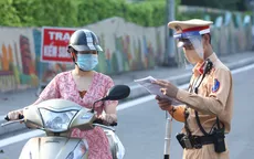 Cảnh sát giao thông Hà Nội đã cấp hơn 100.000 giấy đi đường