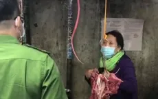 Hai mẹ con trốn cách ly ra chợ bán thịt