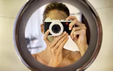 Nhiếp ảnh gia người Pháp chụp 21 bức chân dung khỏa thân trong 21 ngày cách ly tại Hong Kong