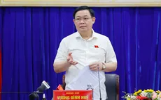 Chủ tịch Quốc hội thăm, tặng quà cho công nhân, lao động Bình Dương
