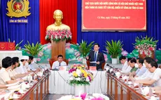 Chủ tịch Quốc hội thăm, chúc Tết lực lượng tuyến đầu chống dịch tại Cà Mau