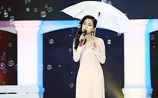 Ca sĩ Hồng Phượng không muốn lợi dụng tên tuổi của cậu ruột là NSƯT Vũ Linh