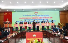 Hà Nội: Thêm hơn 1.000 học sinh nghèo được hỗ trợ máy tính học trực tuyến