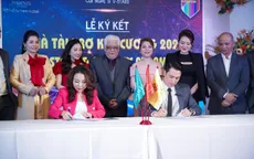 Diễn viên Việt Anh ký hợp đồng hợp tác chính thức với Phoenix Pharma