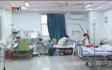 Thời tiết nắng mưa thất thường, số trẻ nhập viện tăng