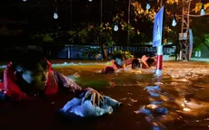 Đà Nẵng: Nước lụt chảy xiết cuốn trôi người, cảnh sát cứu hộ dầm mình ứng cứu