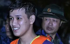Nam sinh 18 tuổi dầm mình dưới nước nhiều giờ, giải cứu nhiều người mắc kẹt do mưa lũ