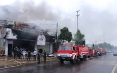 Hàng trăm cán bộ chiến sĩ chữa cháy kho hàng ở Buôn Ma Thuột