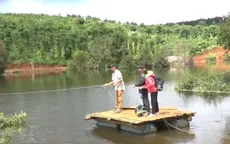 Hồ thủy lợi tích nước nhấn chìm đường dân sinh
