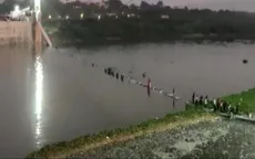 Sập cầu ở Ấn Độ, hàng trăm người rơi xuống sông