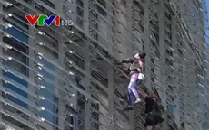 "Người nhện" nước Pháp chinh phục tòa nhà chọc trời cùng con trai