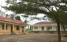 Nhiều phụ huynh không cho con đi học do trường cũ đóng cửa