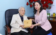 Phó Chủ tịch nước Võ Thị Ánh Xuân thăm, tặng quà các nhà giáo lão thành