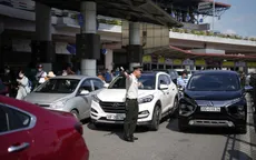 Kiên quyết xử lý vi phạm dừng đỗ xe ở sân bay Nội Bài