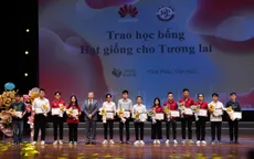Trao tặng 50 suất học bổng cho sinh viên tài năng tại ngày hội Techfest 2022