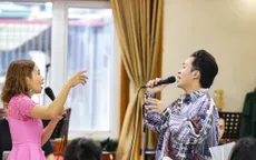Á quân "Ca sĩ mặt nạ" Hà Trần bay gấp ra Hà Nội vì Tùng Dương