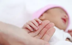 Kịp thời cắt khối u nang buồng trứng xoắn hoại tử cho bé gái... 1 ngày tuổi