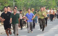 Cán bộ kiểm lâm cùng người dân "chạy vì động vật hoang dã"