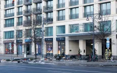 Thủy cung khổng lồ ở Berlin vỡ tung, 1.500 con cá tràn ra đường