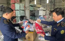 Thu giữ gần 30.000 bộ quần áo của các đội tuyển bóng đá giả mạo Adidas, Nike