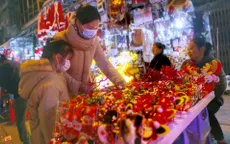 Cận kề Giáng sinh, thị trường đồ trang trí sôi động