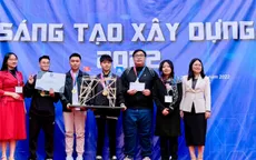 Sinh viên Xây dựng - Kiến trúc trổ tài sáng tạo cổng tre chịu lực hơn 90kg